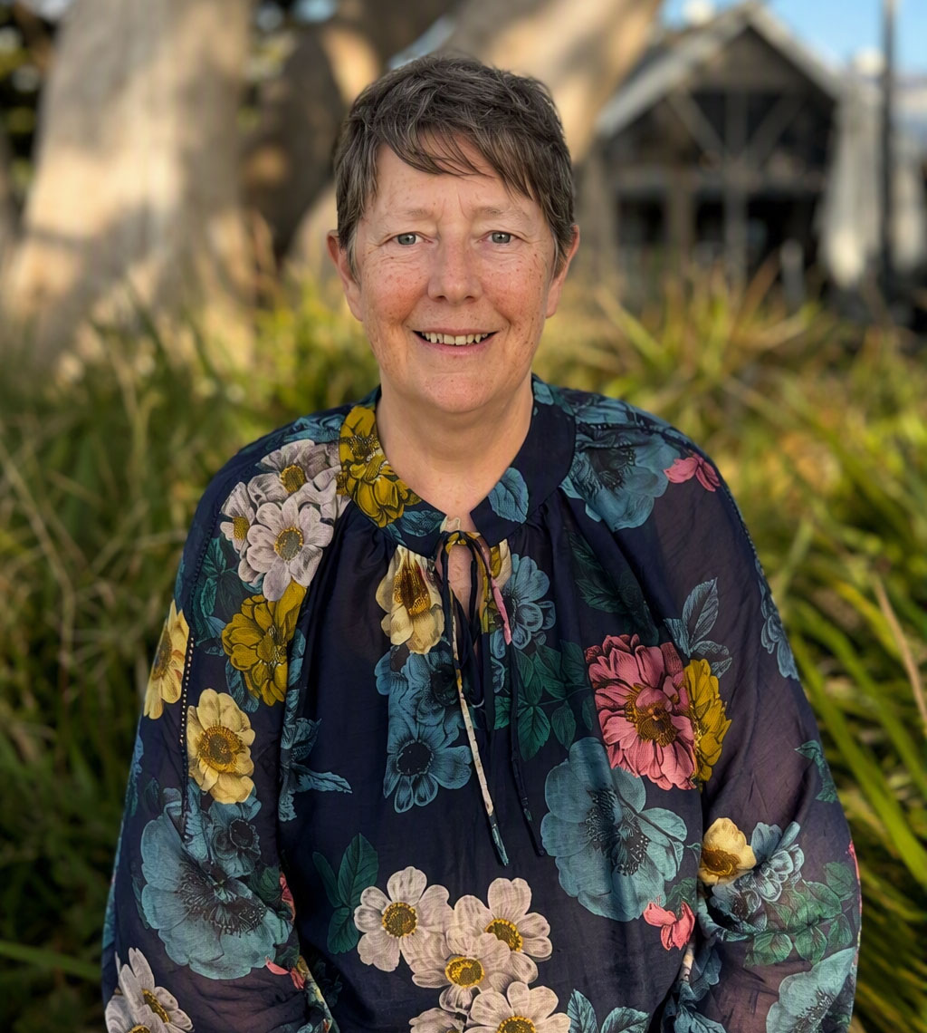 HAYWARD Linda